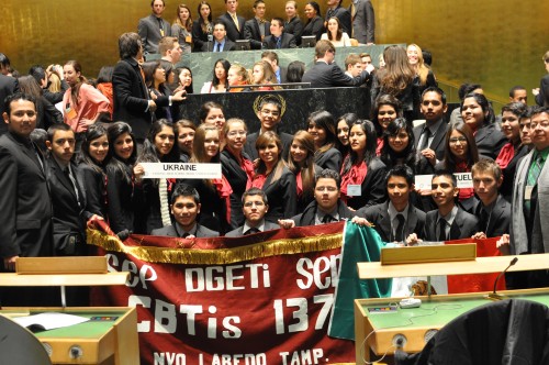 CBTIS I37 from Mexico gets a team picture at the UN General Assembly Hall